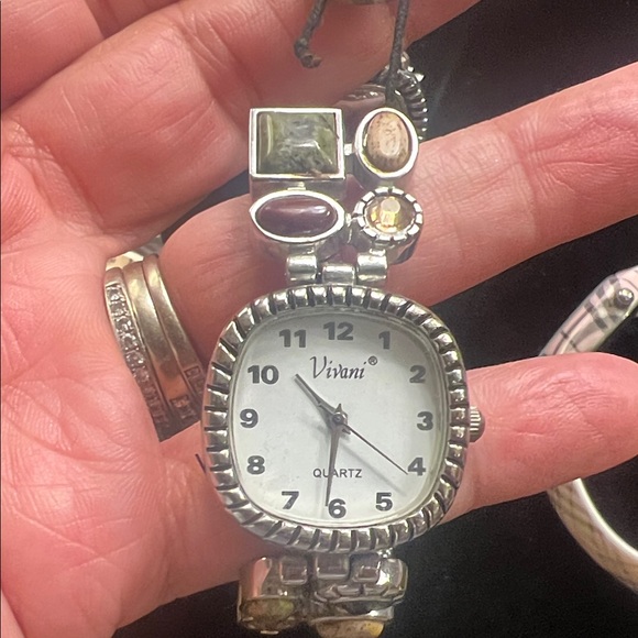 Bundle of 4 Vintage Watches with Bonus Bracelet - Picture 5 of 11